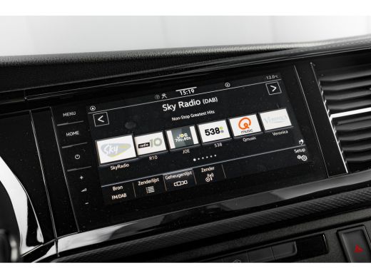 Volkswagen Transporter Bulli 150 pk DSG | 75-Edition | Leder | Led | Digitaal Dashboard | Trekhaak | Camera | Nieuwstaat ActivLease financial lease