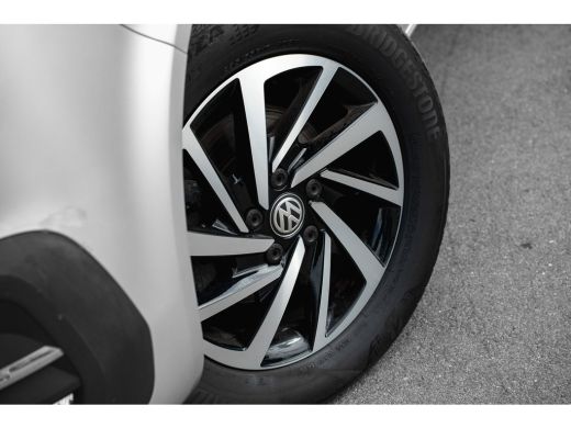 Volkswagen Transporter Bulli 150 pk DSG | 75-Edition | Leder | Led | Digitaal Dashboard | Trekhaak | Camera | Nieuwstaat ActivLease financial lease
