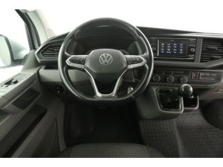 Volkswagen Transporter 2.0 TDI L2H1 140PK | Airco | Camera | Cruise | Carplay | 3 Zits | Trekhaak