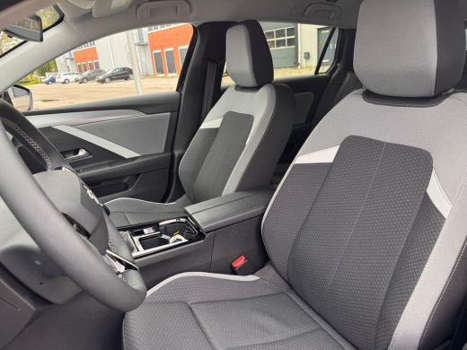 Opel Astra Sports Tourer 1.2 Turbo Business Edition 130PK | Camera | Navigatie | Stoel/stuurverwarming | Cru... ActivLease financial lease