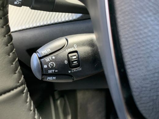 Peugeot e-2008 EV Style Avantage 54 kWh Airco | Camera | Cruise Control | DAB | LED | Navi | PDC Achter | 11 KwH | ActivLease financial lease