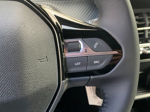 Peugeot e-2008 EV Style Avantage 54 kWh Airco | Camera | Cruise Control | DAB | LED | Navi | PDC Achter | 11 KwH | ActivLease financial lease