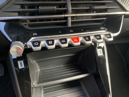 Peugeot e-2008 EV Style Avantage 54 kWh Airco | Camera | Cruise Control | DAB | LED | Navi | PDC Achter | 11 KwH | ActivLease financial lease