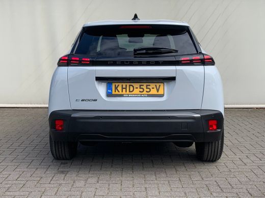 Peugeot e-2008 EV Style Avantage 54 kWh Airco | Camera | Cruise Control | DAB | LED | Navi | PDC Achter | 11 KwH | ActivLease financial lease