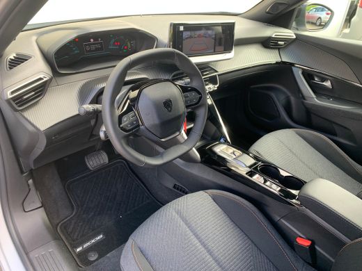 Peugeot e-2008 EV Style Avantage 54 kWh Airco | Camera | Cruise Control | DAB | LED | Navi | PDC Achter | 11 KwH | ActivLease financial lease