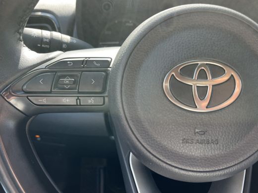 Toyota Yaris 1.5 Hybrid 115 Active | Parkeersensoren | Stoel- + stuurverwarming | Carplay | Licht metalen velg... ActivLease financial lease