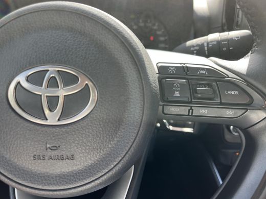 Toyota Yaris 1.5 Hybrid 115 Active | Parkeersensoren | Stoel- + stuurverwarming | Carplay | Licht metalen velg... ActivLease financial lease