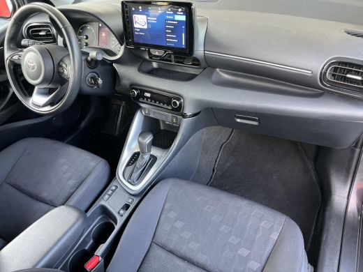 Toyota Yaris 1.5 Hybrid 115 Active | Parkeersensoren | Stoel- + stuurverwarming | Carplay | Licht metalen velg... ActivLease financial lease