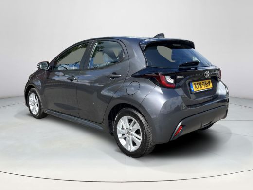 Toyota Yaris 1.5 Hybrid 115 Active | Parkeersensoren | Stoel- + stuurverwarming | Carplay | Licht metalen velg... ActivLease financial lease