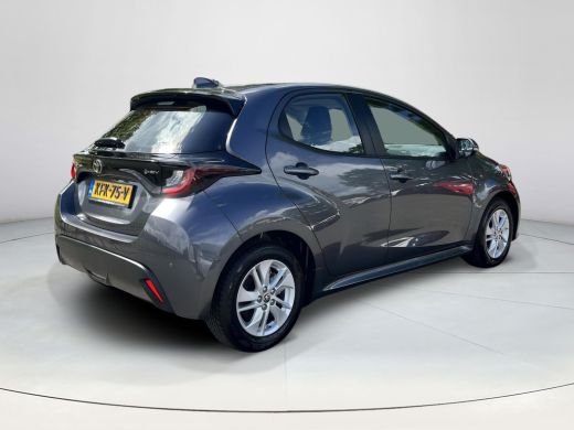 Toyota Yaris 1.5 Hybrid 115 Active | Parkeersensoren | Stoel- + stuurverwarming | Carplay | Licht metalen velg... ActivLease financial lease