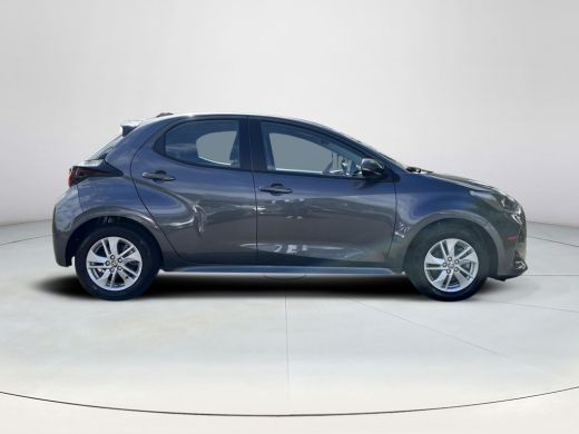 Toyota Yaris 1.5 Hybrid 115 Active | Parkeersensoren | Stoel- + stuurverwarming | Carplay | Licht metalen velg... ActivLease financial lease