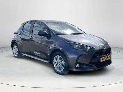 Toyota Yaris 1.5 Hybrid 115 Active | Parkeersensoren | Stoel- + stuurverwarming | Carplay | Licht metalen velg... ActivLease financial lease