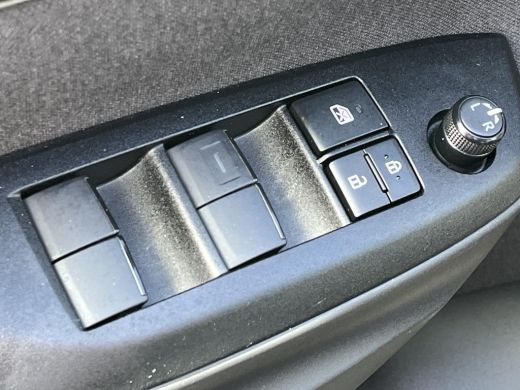Toyota Yaris 1.5 Hybrid 115 Active | Parkeersensoren | Stoel- + stuurverwarming | Carplay | Licht metalen velg... ActivLease financial lease