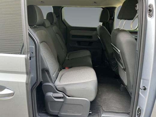 Volkswagen ID. Buzz Pure Limited 170 pk 59 kWh | 20 inch LMV | elektrische achterklep | Trekhaak | getint glas ActivLease financial lease