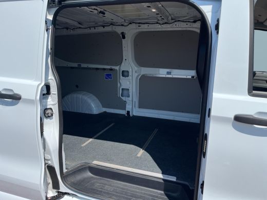 Volkswagen Transporter 2.0 TDI L2H1 30 | Navi | A.cam | Achterdeuren | LED | ActivLease financial lease