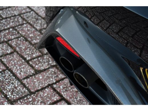 Aston Martin V8 Vantage 4.0 V8 Carbon-ext | Ceramic-brakes | 26dkm ActivLease financial lease