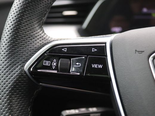 Audi e-tron 50 quattro S edition 71 kWh 313PK Aut. S-Line, Panoramadak, Trekhaak, Achteruitrijcamera, Keyless... ActivLease financial lease