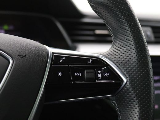 Audi e-tron 50 quattro S edition 71 kWh 313PK Aut. S-Line, Panoramadak, Trekhaak, Achteruitrijcamera, Keyless... ActivLease financial lease