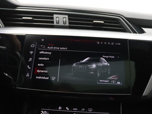 Audi e-tron 50 quattro S edition 71 kWh 313PK Aut. S-Line, Panoramadak, Trekhaak, Achteruitrijcamera, Keyless... ActivLease financial lease
