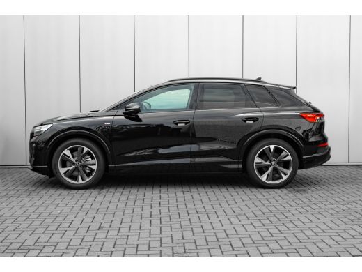 Audi Q4 e-tron S edition Competition | Achterklep, automatisch bedienbaar | Achteruitrijcamera | Adaptive cruise... ActivLease financial lease