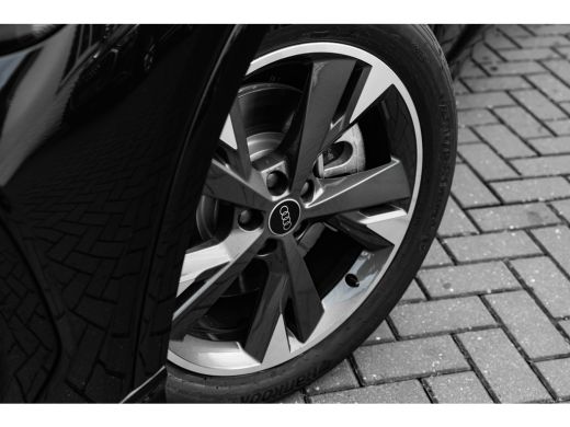 Audi Q4 e-tron S edition Competition | Achterklep, automatisch bedienbaar | Achteruitrijcamera | Adaptive cruise... ActivLease financial lease