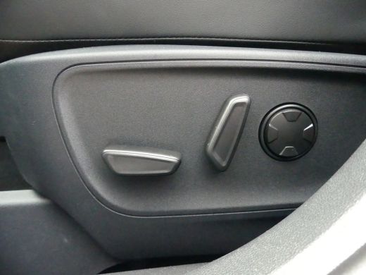 Ford Kuga Plug-In Hybrid ST-Line X | TREKHAAK | PANORAMADAK | ADAPTIVE CRUISE | DODEHOEKDETECTIE | CAMERA V... ActivLease financial lease