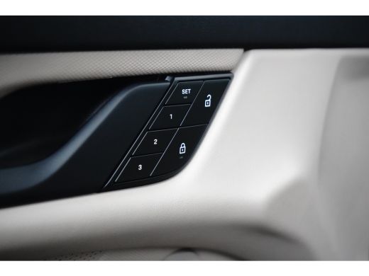 Porsche Taycan 93 kWh | Panoramadak | BOSE | NL-Auto! | 1e Eigenaar! | BTW-Auto | Memory Seats | Dealer Onderhou... ActivLease financial lease