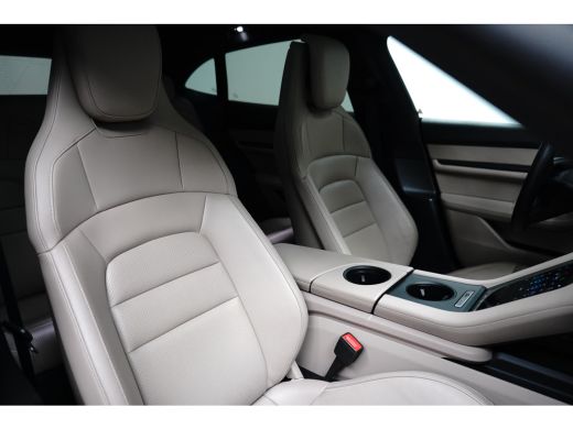 Porsche Taycan 93 kWh | Panoramadak | BOSE | NL-Auto! | 1e Eigenaar! | BTW-Auto | Memory Seats | Dealer Onderhou... ActivLease financial lease