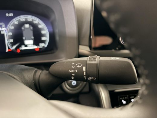 Toyota C-HR 2.0 Plug-in Hybrid 220 Dynamic ActivLease financial lease
