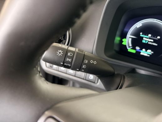 Toyota C-HR 2.0 Plug-in Hybrid 220 Dynamic ActivLease financial lease