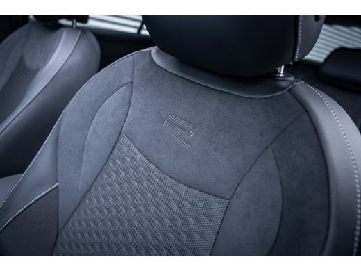 Volkswagen T-Roc 1.5 eTsi R-Line First Edition | Achteruitrijcamera | Elektrisch glazen panorama-dak | Lichtmetale... ActivLease financial lease
