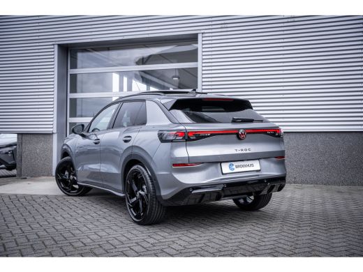 Volkswagen T-Roc 1.5 eTsi R-Line First Edition | Achteruitrijcamera | Elektrisch glazen panorama-dak | Lichtmetale... ActivLease financial lease