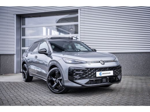 Volkswagen T-Roc 1.5 eTsi R-Line First Edition | Achteruitrijcamera | Elektrisch glazen panorama-dak | Lichtmetale... ActivLease financial lease