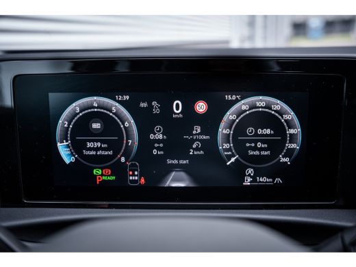 Volkswagen T-Roc 1.5 eTsi R-Line First Edition | Achteruitrijcamera | Elektrisch glazen panorama-dak | Lichtmetale... ActivLease financial lease