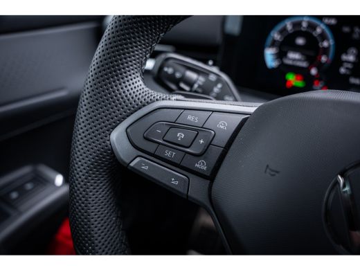 Volkswagen T-Roc 1.5 eTsi R-Line First Edition | Achteruitrijcamera | Elektrisch glazen panorama-dak | Lichtmetale... ActivLease financial lease