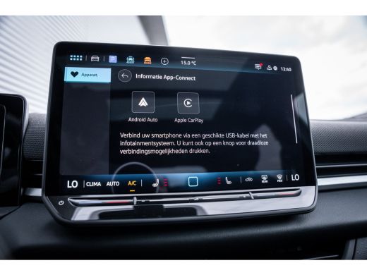 Volkswagen T-Roc 1.5 eTsi R-Line First Edition | Achteruitrijcamera | Elektrisch glazen panorama-dak | Lichtmetale... ActivLease financial lease