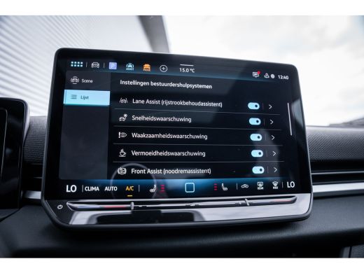 Volkswagen T-Roc 1.5 eTsi R-Line First Edition | Achteruitrijcamera | Elektrisch glazen panorama-dak | Lichtmetale... ActivLease financial lease