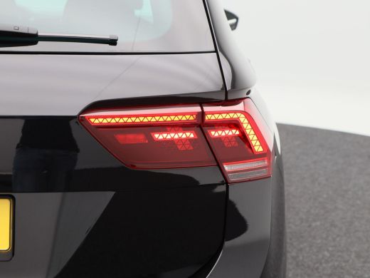 Volkswagen Tiguan 1.5 TSi 150 Pk Automaat R-Line | Stoelverwarming | Panorama dak | Camera | Carplay | Adaptive Cru... ActivLease financial lease