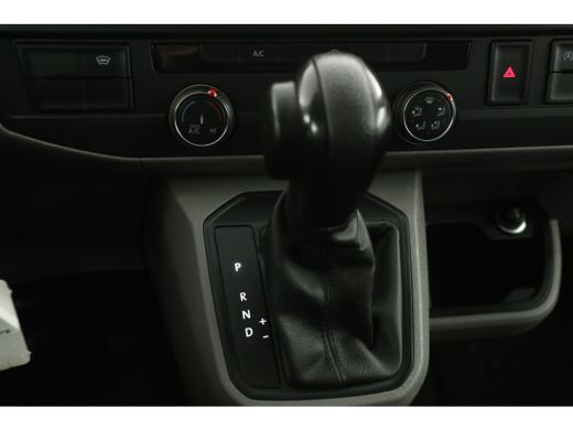 Volkswagen Transporter 2.0 TDI L2H1 150PK | Aut. | Airco | Cruise | Camera | 3 Zits | Trekhaak | Carplay ActivLease financial lease