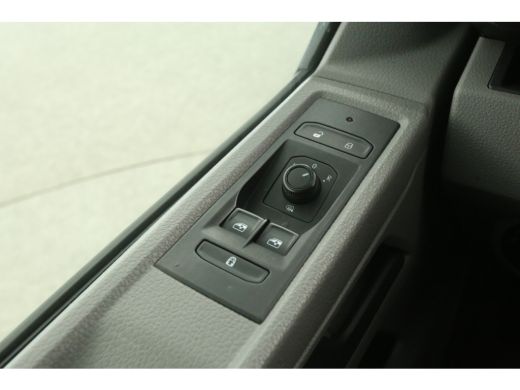Volkswagen Transporter 2.0 TDI L2H1 150PK | Aut. | Airco | Cruise | Camera | 3 Zits | Trekhaak | Carplay ActivLease financial lease