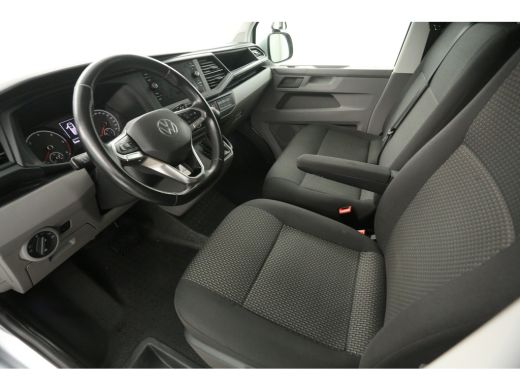 Volkswagen Transporter 2.0 TDI L2H1 150PK | Aut. | Airco | Cruise | Camera | 3 Zits | Trekhaak | Carplay ActivLease financial lease