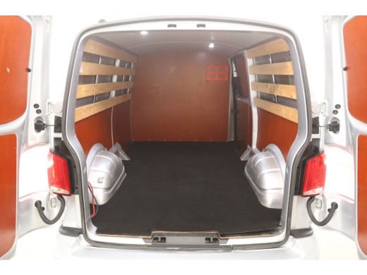 Volkswagen Transporter 2.0 TDI L2H1 150PK | Aut. | Airco | Cruise | Camera | 3 Zits | Trekhaak | Carplay ActivLease financial lease