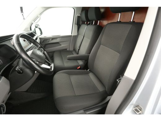 Volkswagen Transporter 2.0 TDI L2H1 150PK | Aut. | Airco | Cruise | Camera | 3 Zits | Trekhaak | Carplay ActivLease financial lease