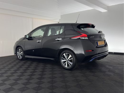 Nissan Leaf N-Connecta 40 kWh (INCL-BTW) Aut. *HEATPUMP | NAVI-FULLMAP | TOPVIEW | KEYLESS | BLINDSPOT |  DIG... ActivLease financial lease