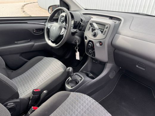 Peugeot 108 1.0 e-VTi Active | Airco | Bluetooth | DAB | Elektrische Ramen | | Achterbank in delen neerklapba... ActivLease financial lease