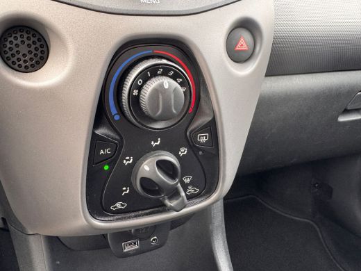 Peugeot 108 1.0 e-VTi Active | Airco | Bluetooth | DAB | Elektrische Ramen | | Achterbank in delen neerklapba... ActivLease financial lease