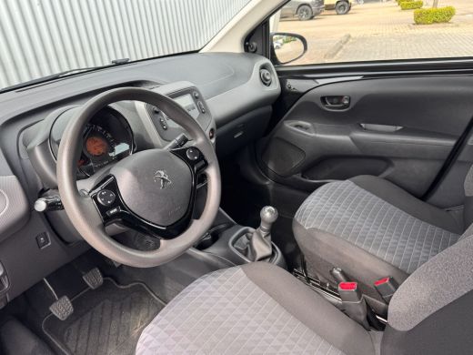 Peugeot 108 1.0 e-VTi Active | Airco | Bluetooth | DAB | Elektrische Ramen | | Achterbank in delen neerklapba... ActivLease financial lease