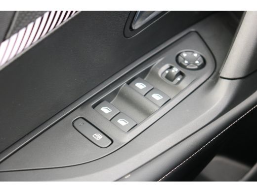 Peugeot 2008 Allure 1.2 Hybrid 145pk Camera | Navi | Adaptive cruise control | Apple Carplay/Android Auto | ActivLease financial lease