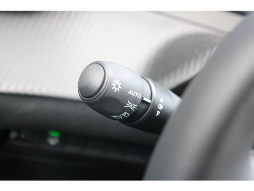 Peugeot 2008 Allure 1.2 Hybrid 145pk Camera | Navi | Adaptive cruise control | Apple Carplay/Android Auto | ActivLease financial lease