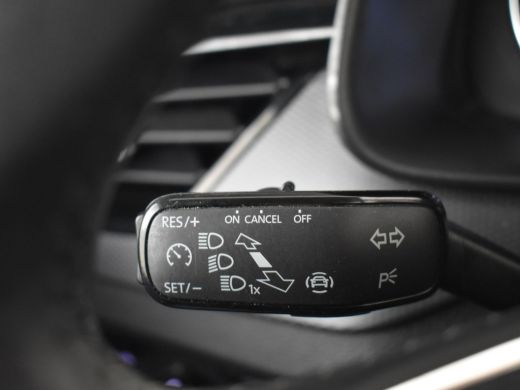 Skoda Kamiq 1.0 TSI Ambition 110 PK | Parkeersensoren achter | Apple carplay Android auto | Climate control |... ActivLease financial lease